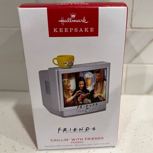 Hallmark Keepsake Ornament 2022 FRIENDS Chillin’ With Friends - Picture 1 of 7